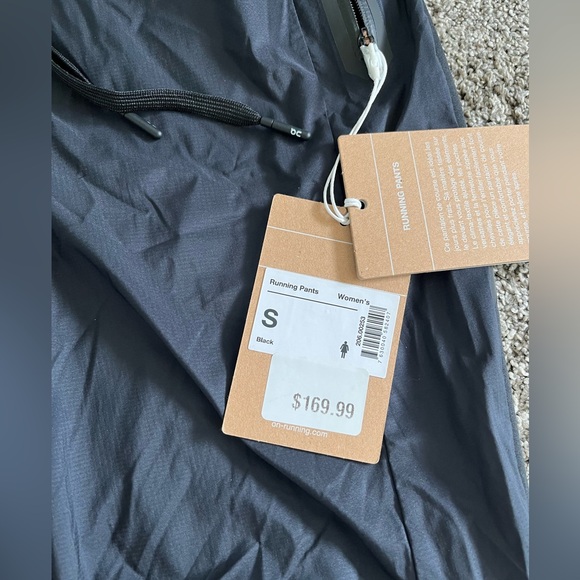 NWT - On Running Pants - Women’s Size Small - BLACK - Picture 5 of 8